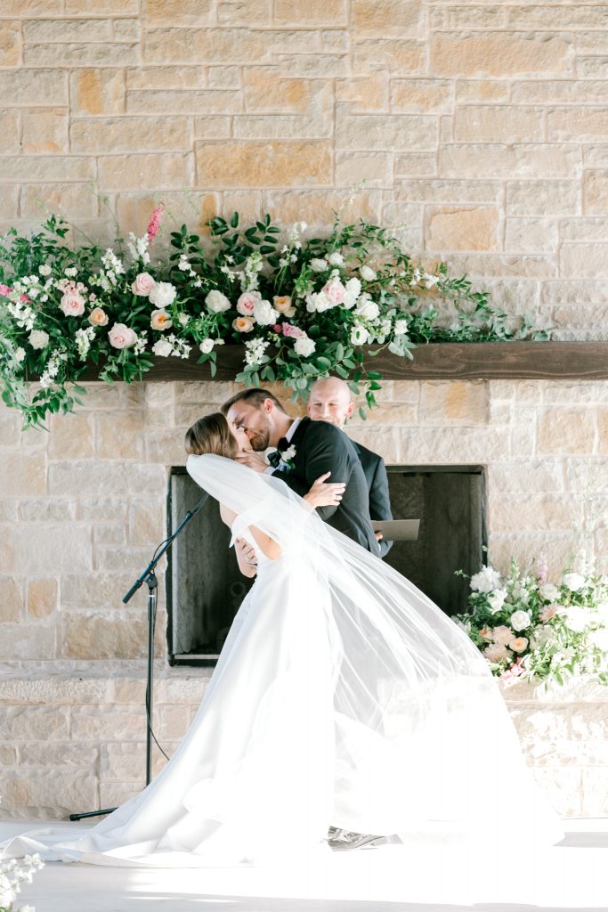 Lexi Broughton & Garrett Greer Wedding at Dove Ridge Vineyards | Sami Kathryn Photography | Dallas Wedding Photography Ginger Jar Wedding Peach White Florals Blue China