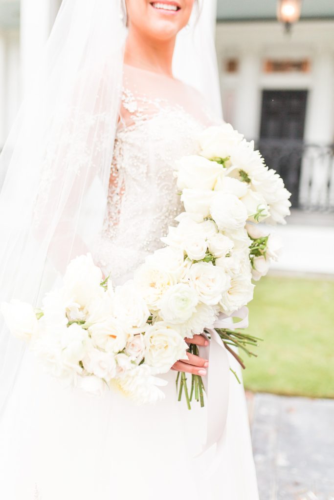 Sandlewood Manor | Sami Kathryn Photography | Styled Shoots Across America | Wedding Inspiration | White Florals