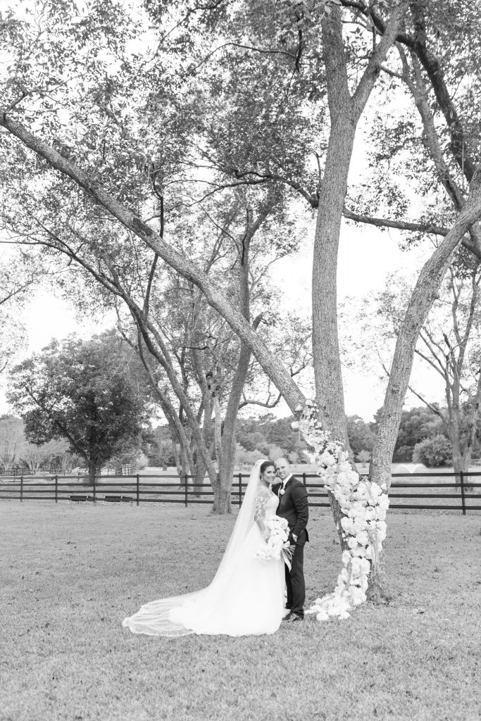 Sandlewood Manor | Sami Kathryn Photography | Styled Shoots Across America | Wedding Inspiration | White Florals