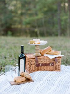 Wine & Cheese Picnic Engagement Anniversary Photos | Dana Fernandez Photography