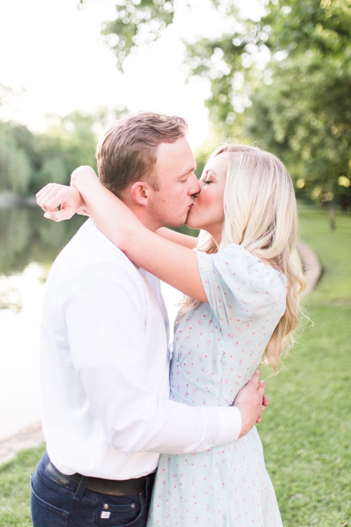 Katie & Nick | Lakeside Park Engagement Session | Dallas DFW Wedding Photographer | Sami Kathryn Photography-1