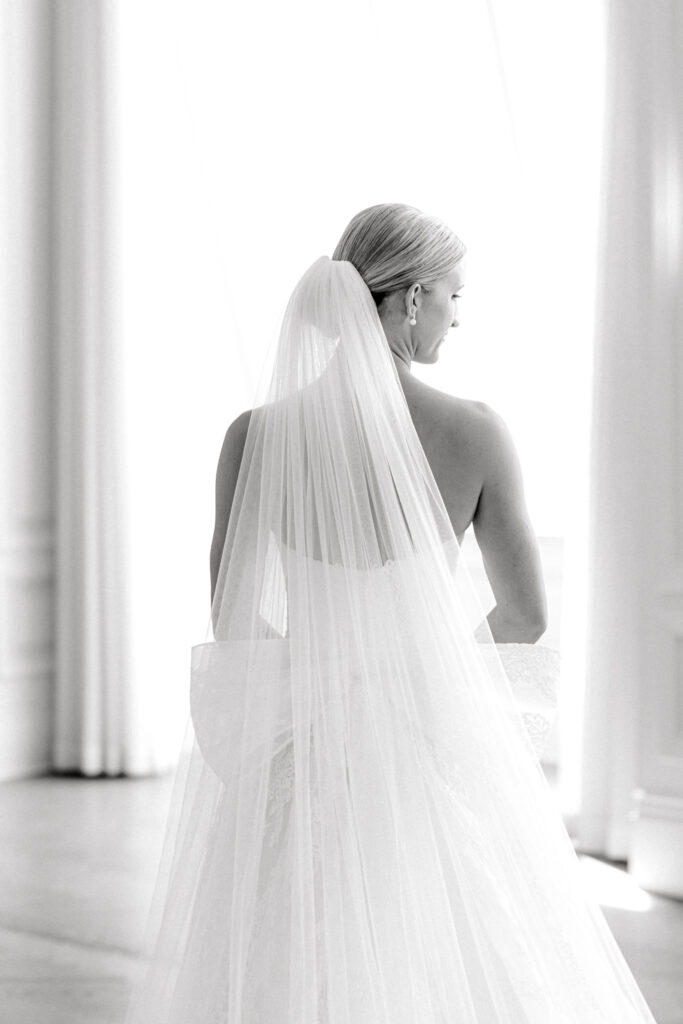 This image has an empty alt attribute; its file name is Katelyns-Bridal-Portraits-at-the-Adolphus-Hotel-19th-Floor-Ballroom-Dallas-Wedding-Photographer-Sami-Kathryn-Photography-6-683x1024.jpg